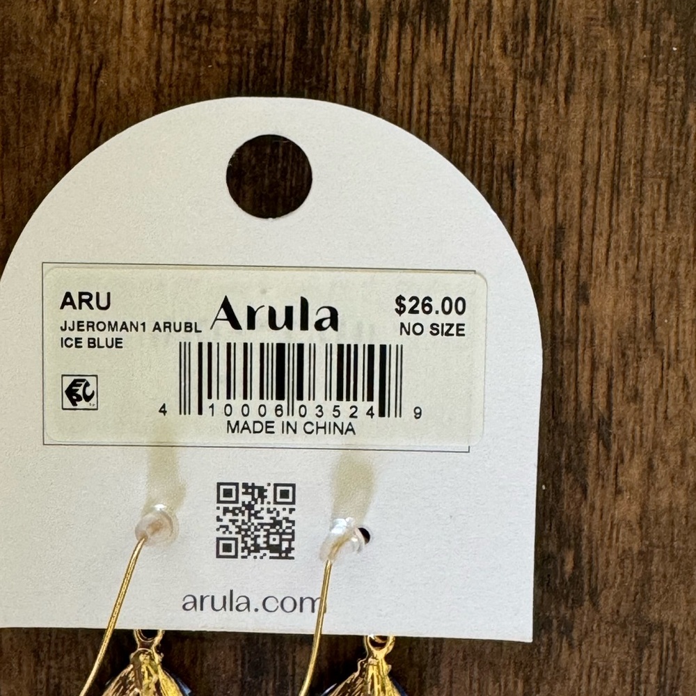 Arula Resin leaf dangle earring - Picture 12 of 12